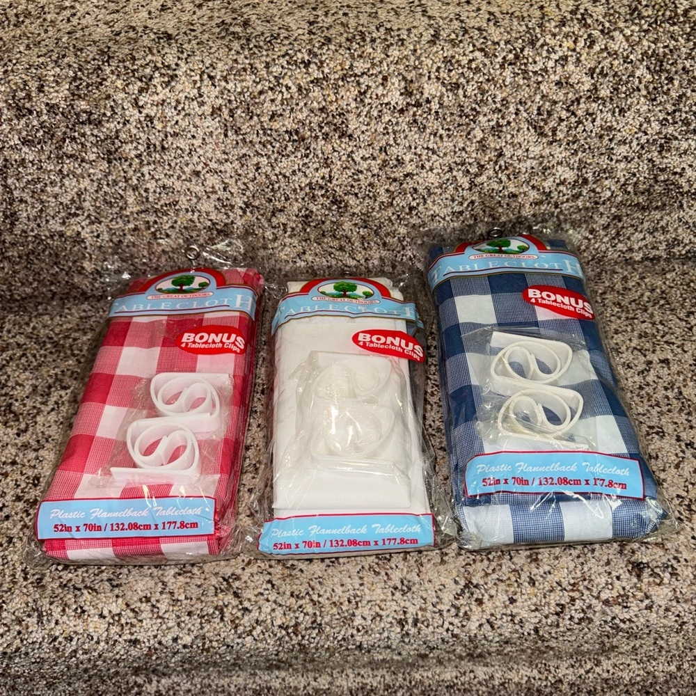3 Plastic Tablecloths with Flannelbacks plus Tablecloth Clips - Picture 2 of 2